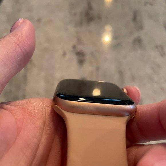 Apple Watch Series 4 - Rose gold 44mm main image 6